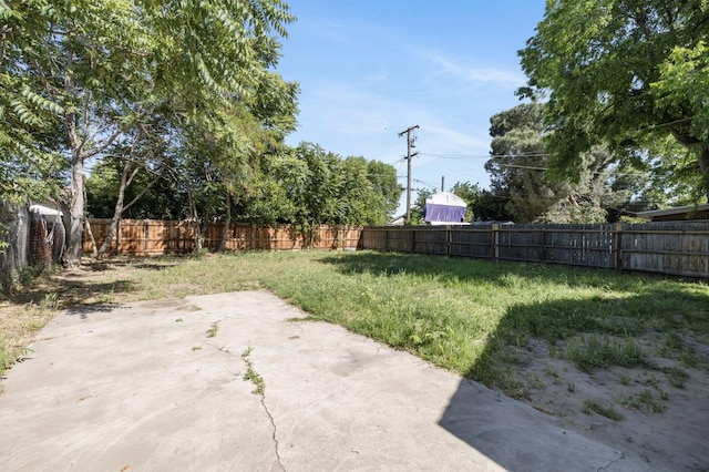 1527 S 3rd St, Fresno, CA 93702 - view of yard with a fenced backyard and a patio