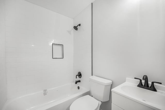 4731 E Laurel Ave, Fresno, CA 93702 - full bathroom featuring toilet, washtub / shower combination, and vanity