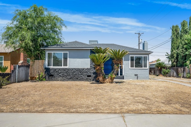 4731 E Laurel Ave, Fresno, CA 93702 - bungalow with fence and stucco siding