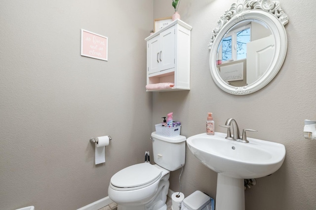 bathroom featuring a sink and toilet