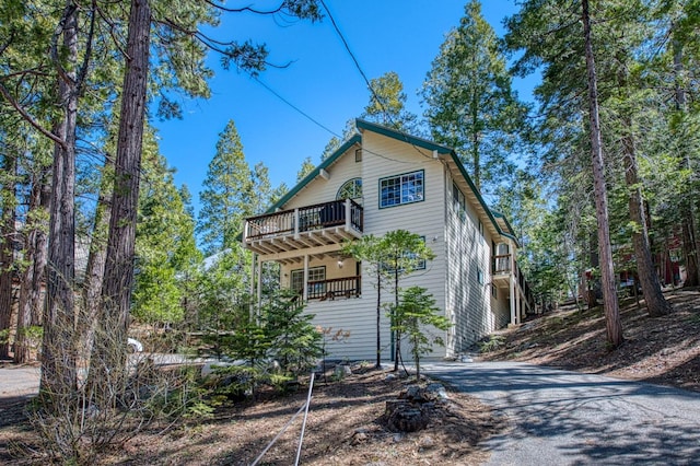 42153 Hemlock Ln, Shaver Lake, CA 93664 - view of front of home with driveway