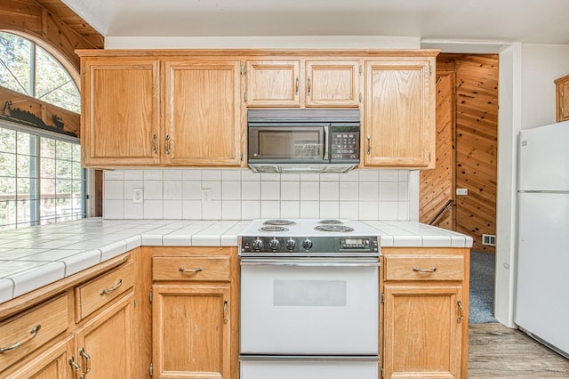 42153 Hemlock Ln, Shaver Lake, CA 93664 - kitchen with white appliances, tasteful backsplash, light wood finished floors, and tile counters