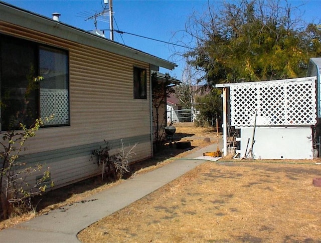 7081 Live Oak, Wonder Valley, CA 93657 - view of side of home