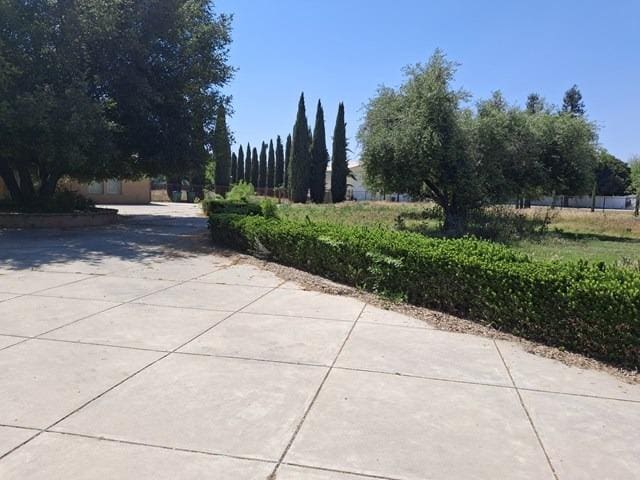 exterior space featuring driveway