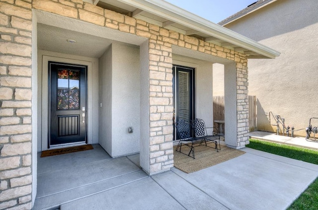property entrance with stucco siding