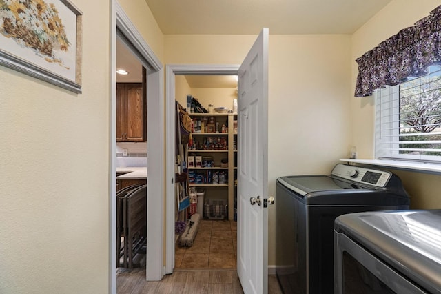 43443 Running Deer Dr, Coarsegold, CA 93614 - laundry room featuring washing machine and clothes dryer, light wood finished floors, and laundry area