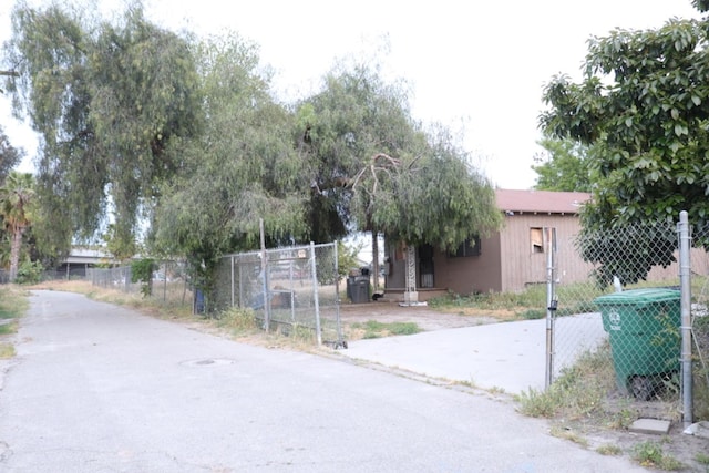 1850 Sheridan St Unit 3/4, Selma, CA 93662 - view of front of house featuring fence