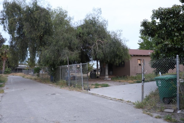 1850 Sheridan St Unit 3/4, Selma, CA 93662 - view of front of home featuring fence and central AC