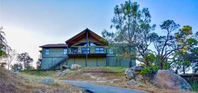 31008 N Dome Dr, Coarsegold, CA 93614 - view of front facade with stairs and a wooden deck