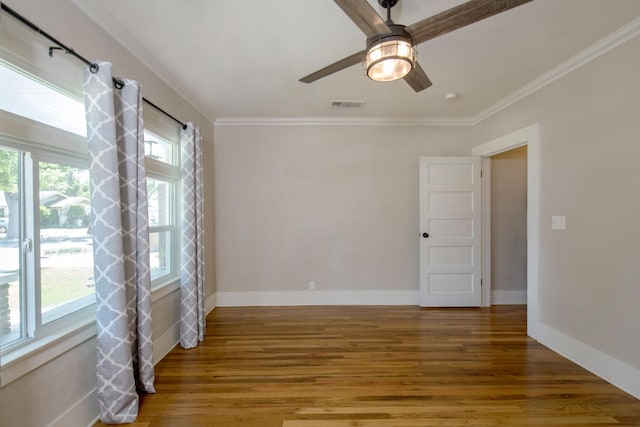 unfurnished room featuring light wood-type flooring, visible vents, a ceiling fan, and crown molding