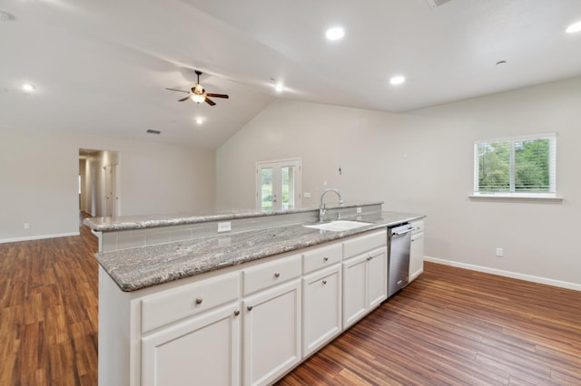 kitchen featuring stainless steel dishwasher, baseboards, a ceiling fan, and a sink