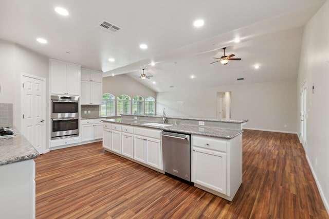 kitchen featuring visible vents, stainless steel appliances, a ceiling fan, and dark wood-style floors