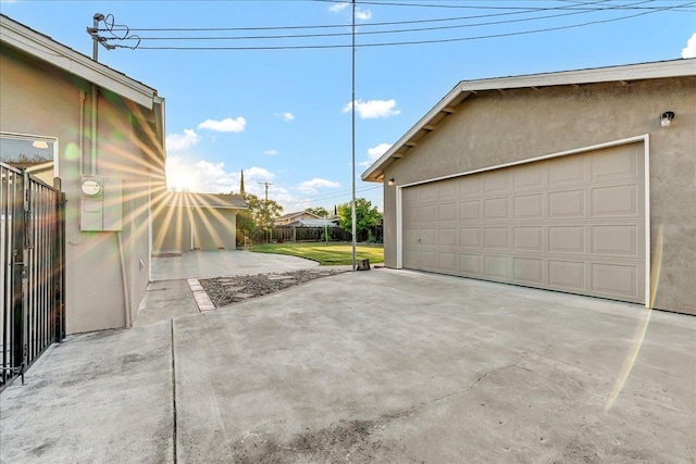 230 E Sycamore Dr, Hanford, CA 93230 - view of garage
