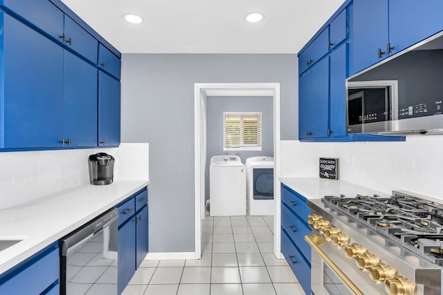 kitchen with appliances with stainless steel finishes, independent washer and dryer, decorative backsplash, and blue cabinets