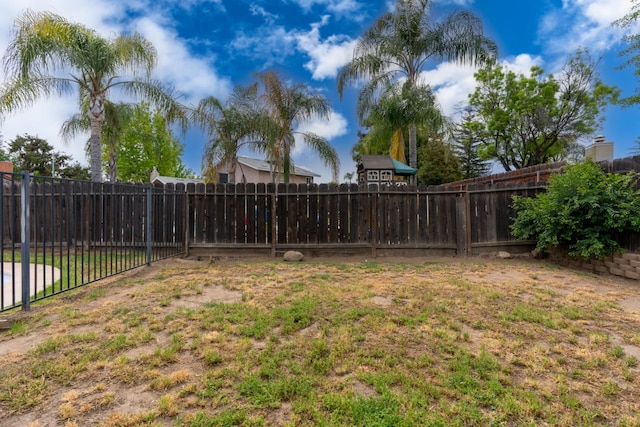 view of yard featuring a fenced backyard
