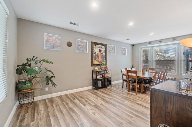 dining room featuring baseboards, visible vents, light wood-style floors, and recessed lighting