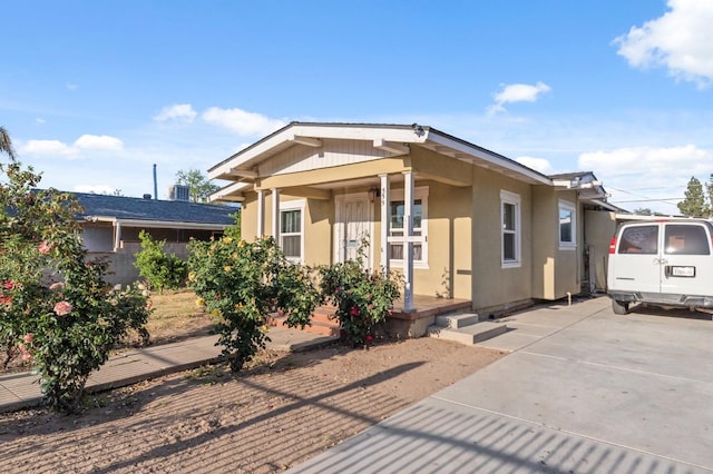555 S Sierra Vista Ave, Fresno, CA 93702 - view of front of house featuring stucco siding and covered porch