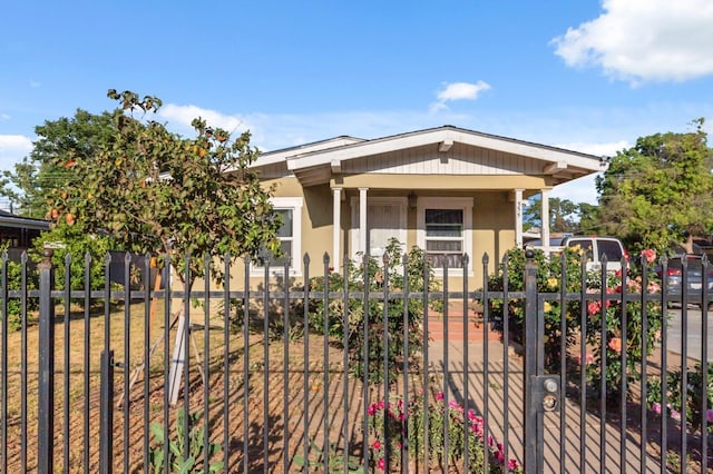 555 S Sierra Vista Ave, Fresno, CA 93702 - bungalow-style home featuring stucco siding and fence private yard