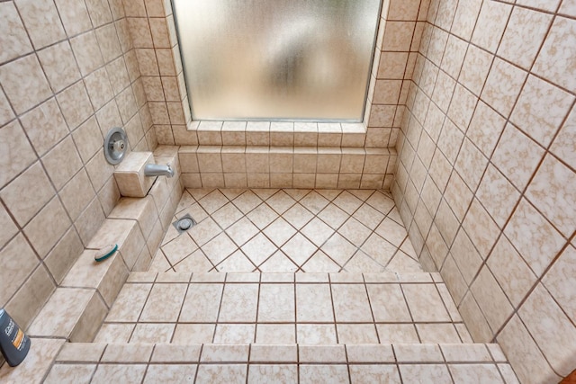 167 W Quincy Ave, Fresno, CA 93711 - full bath featuring tiled shower