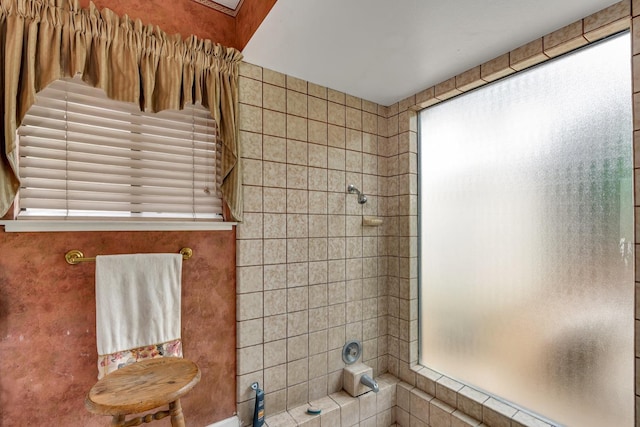 167 W Quincy Ave, Fresno, CA 93711 - full bath with tiled shower / bath