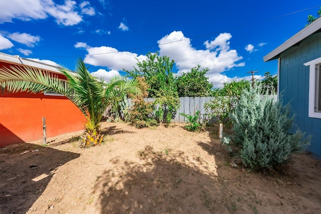 3336 N Lafayette Ave, Fresno, CA 93705 - view of yard with fence private yard