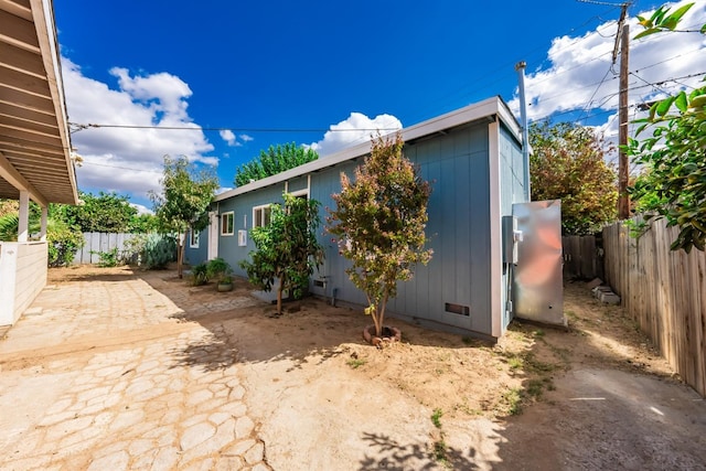 3336 N Lafayette Ave, Fresno, CA 93705 - view of side of home with a patio and a fenced backyard