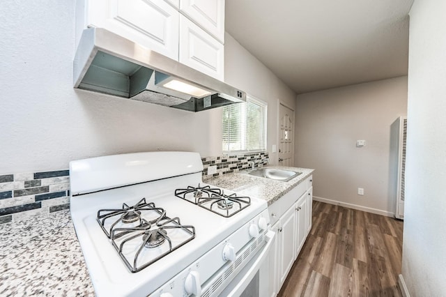 3336 N Lafayette Ave, Fresno, CA 93705 - kitchen with decorative backsplash, a sink, under cabinet range hood, gas range gas stove, and dark wood-type flooring