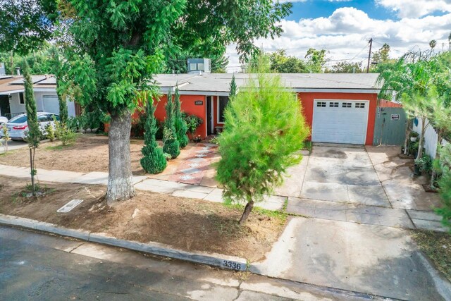 3336 N Lafayette Ave, Fresno, CA 93705 - view of front of house featuring concrete driveway and a garage