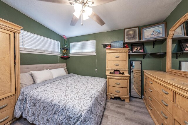 3336 N Lafayette Ave, Fresno, CA 93705 - bedroom featuring lofted ceiling, light wood-type flooring, and a ceiling fan