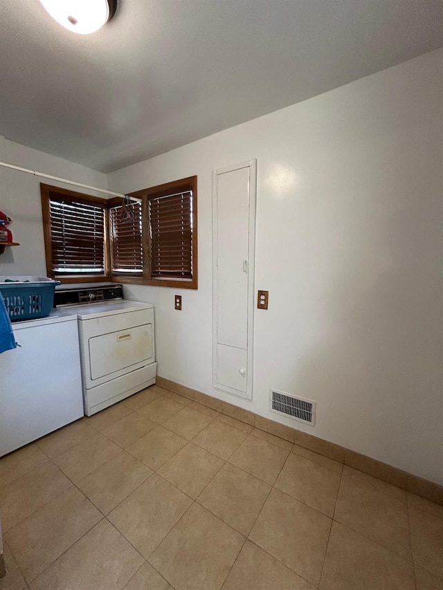 523 W Yosemite, Madera, CA 93637 - clothes washing area with washing machine and clothes dryer, light tile patterned flooring, laundry area, baseboards, and visible vents