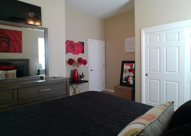 14335 Spyglass Cir, Chowchilla, CA 93610 - bedroom with baseboards and a multi sided fireplace