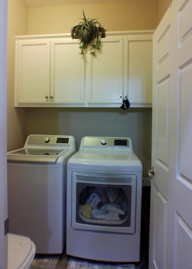 14335 Spyglass Cir, Chowchilla, CA 93610 - laundry area featuring independent washer and dryer and cabinet space