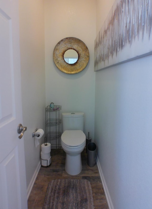 14335 Spyglass Cir, Chowchilla, CA 93610 - bathroom featuring wood finished floors, toilet, and baseboards