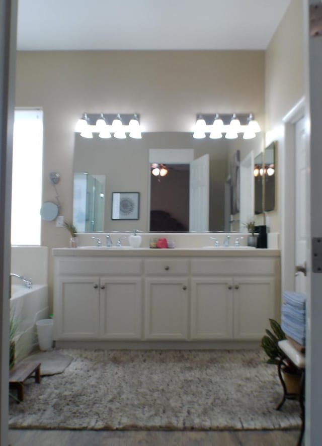 14335 Spyglass Cir, Chowchilla, CA 93610 - full bath featuring double vanity and a garden tub