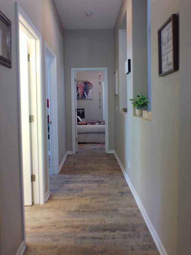 14335 Spyglass Cir, Chowchilla, CA 93610 - hall with wood finished floors