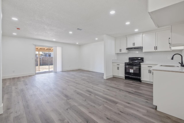 465 W Woods Ave, Tipton, CA 93272 - kitchen featuring gas stove, recessed lighting, and a sink