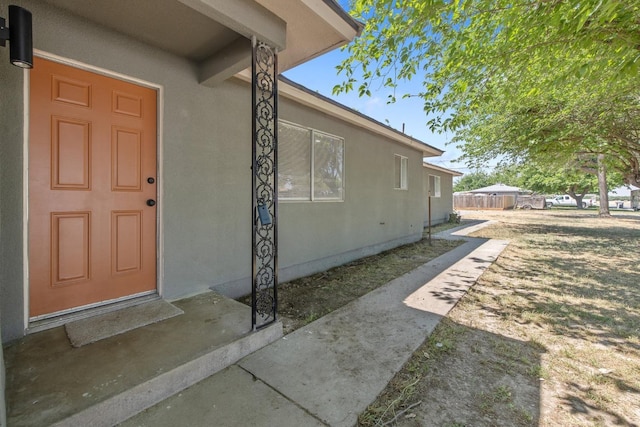 465 W Woods Ave, Tipton, CA 93272 - view of exterior entry with stucco siding