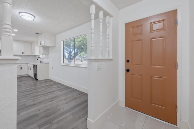 465 W Woods Ave, Tipton, CA 93272 - foyer entrance featuring a textured ceiling, visible vents, light wood-type flooring, and baseboards