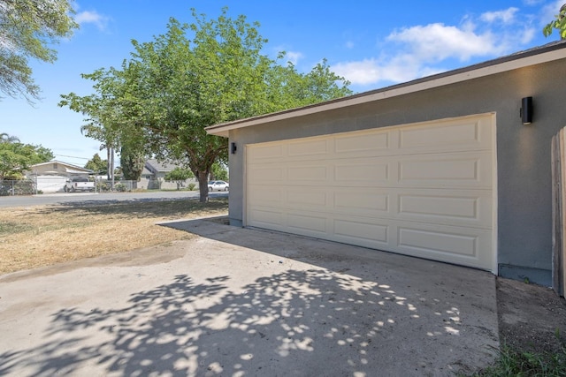 465 W Woods Ave, Tipton, CA 93272 - garage featuring driveway