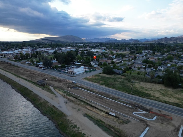 birds eye view of property featuring a mountain view