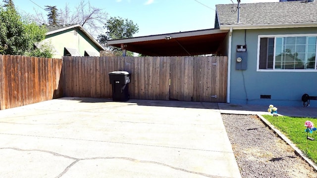 215 W Vine Ave, Visalia, CA 93291 - view of patio featuring fence