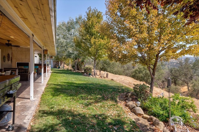 view of yard with a ceiling fan and a patio area