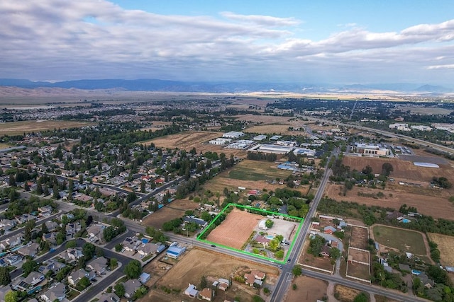 827 N Armstrong Ave, Clovis, CA 93611 - aerial overview of property's location featuring property boundaries highlighted and mountains