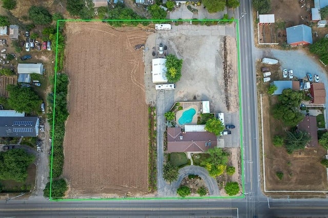 827 N Armstrong Ave, Clovis, CA 93611 - aerial overview of property's location featuring property parcel outlined