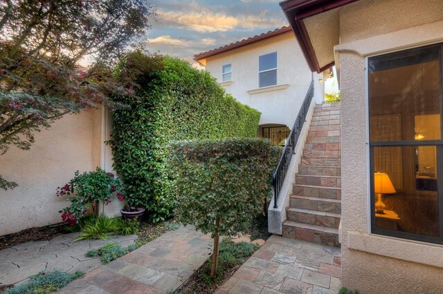 172 Omaha Ave, Clovis, CA 93619 - exterior entry at dusk with stucco siding