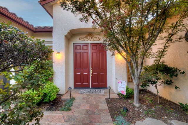 172 Omaha Ave, Clovis, CA 93619 - doorway to property with stucco siding