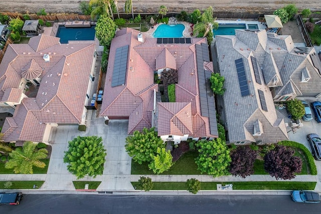 172 Omaha Ave, Clovis, CA 93619 - aerial view of a pool
