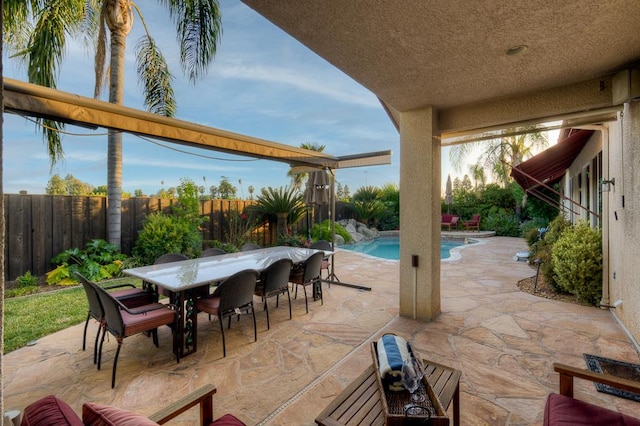 172 Omaha Ave, Clovis, CA 93619 - view of patio with a fenced backyard and outdoor dining area