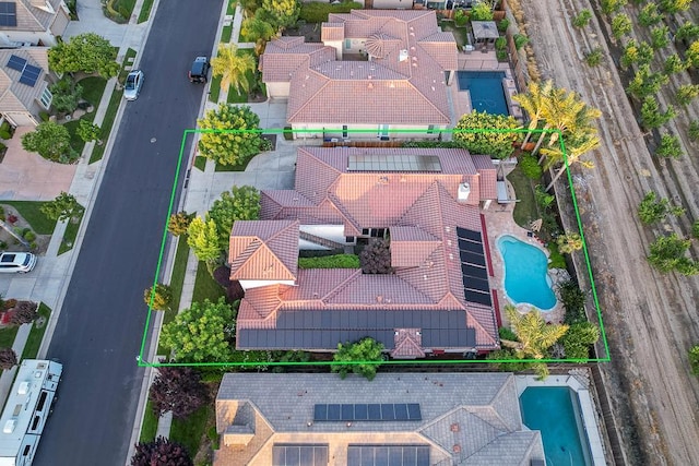 172 Omaha Ave, Clovis, CA 93619 - aerial view of a pool