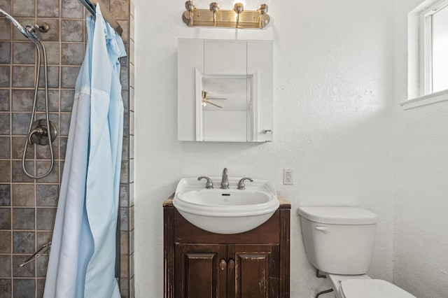 4462 N Manila Ave, Fresno, CA 93727 - full bathroom featuring vanity and tiled shower
